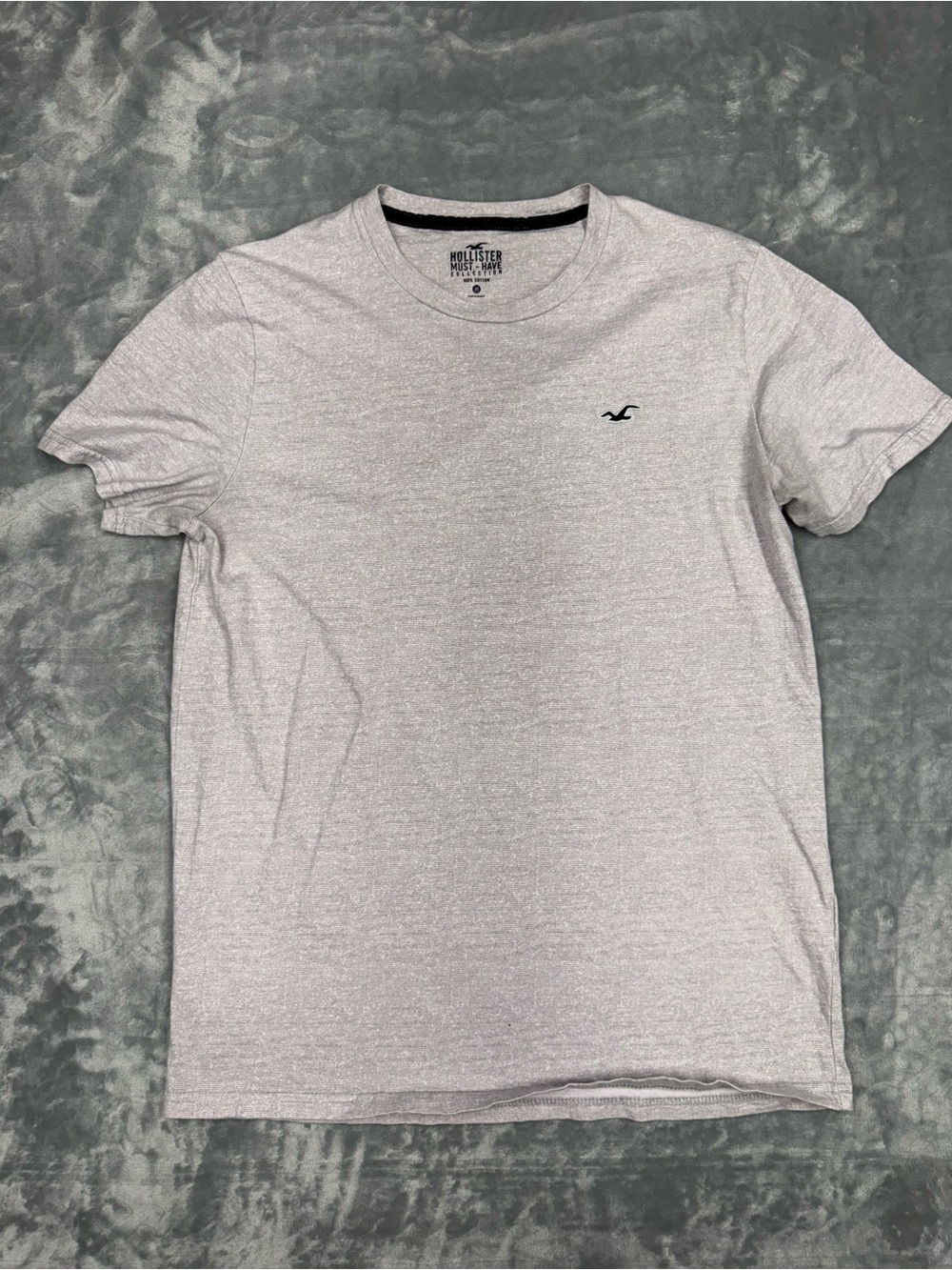 Hollister Men’s Heather light grey 100% Cotton Crew Neck T-Shirt